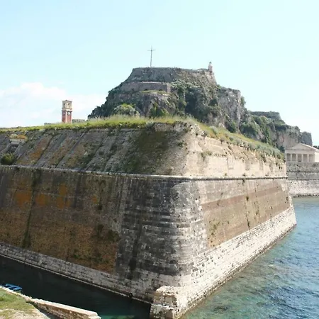 Nona's Corfu βenitses * Benitses (Corfu)