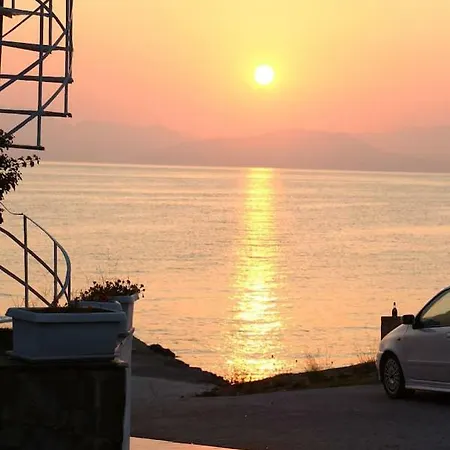 Nona's Corfu βenitses Tatil Evi