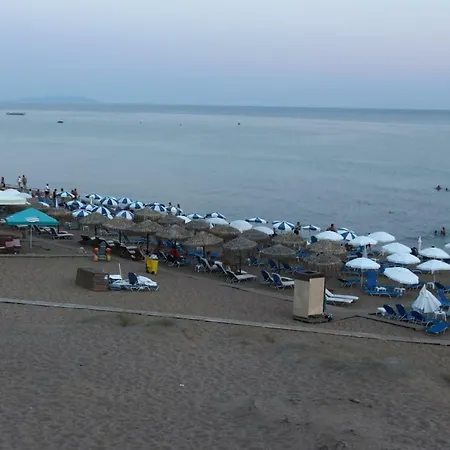 Nona's Corfu βenitses Tatil Evi *