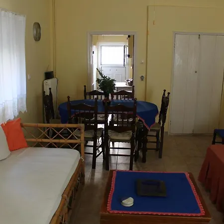 Nona's Corfu βenitses * Benitses (Corfu)